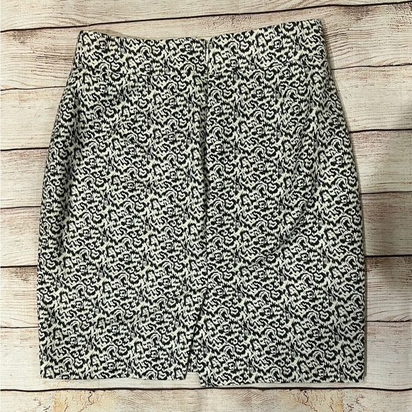 J. CREW PENCIL SKIRT Deep Olive Ivory Nature Squiggle Pattern size 2 - Picture 2 of 5